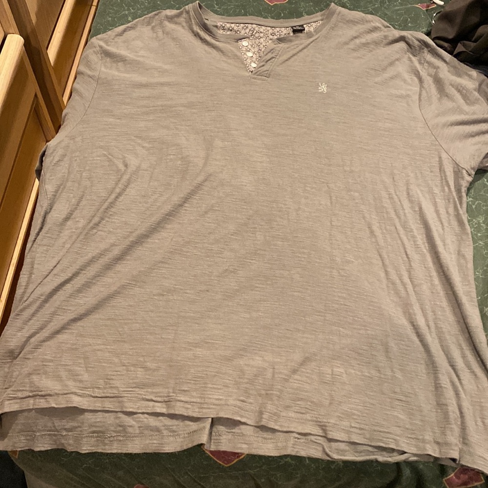 Button down - Picture 3 of 4